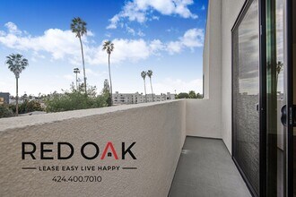 5727 La Mirada Ave in Los Angeles, CA - Foto de edificio - Building Photo