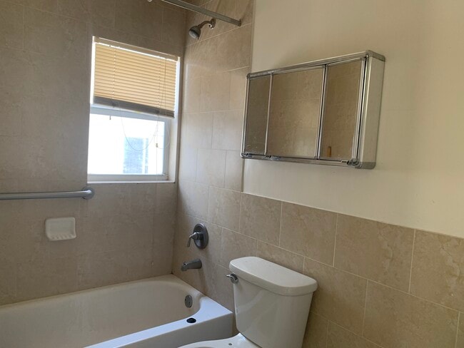 145 SW 15th Ave in Miami, FL - Foto de edificio - Interior Photo