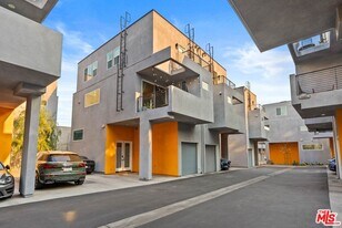 3034 1/4 N Coolidge Ave in Los Angeles, CA - Building Photo