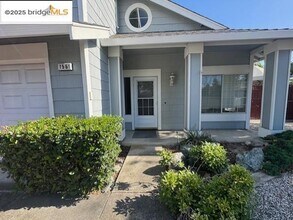 1961 Hemlock Dr in Oakley, CA - Building Photo - Building Photo