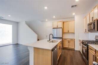2758 Pellaro Walk in Henderson, NV - Foto de edificio - Building Photo