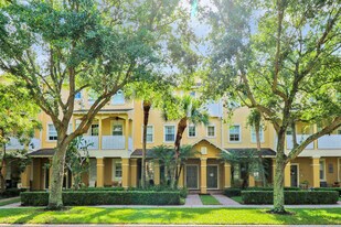 123 E Thatch Palm Cir in Jupiter, FL - Building Photo
