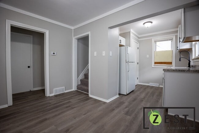 property at 128 W Muir Ave