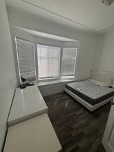 2515 S Catalina St, Unit 1 in Los Angeles, CA - Foto de edificio - Building Photo