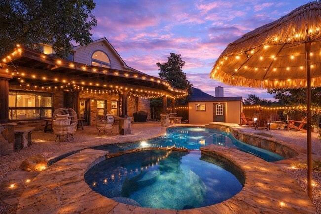 1088 Pondview Dr in Cedar Hill, TX - Foto de edificio - Building Photo