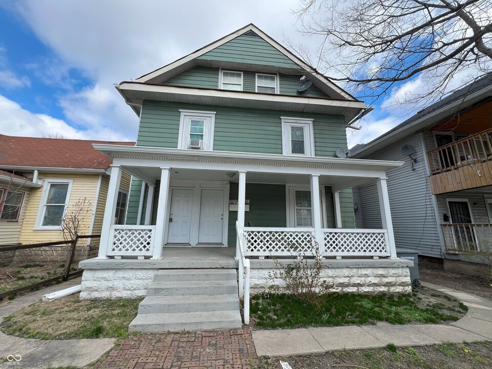 4 E Washington St in Indianapolis, IN - Building Photo