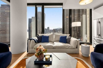 685 1st Ave in New York, NY - Foto de edificio - Building Photo