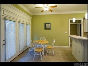136 Orleans Dr in Maumelle, AR - Foto de edificio - Building Photo