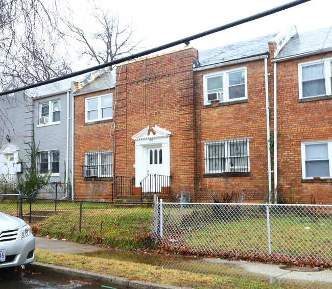 1229 Raum St NE in Washington, DC - Building Photo - Building Photo