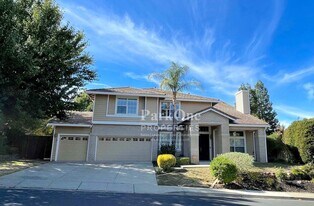 102 Forest Hill Dr in Clayton, CA - Building Photo