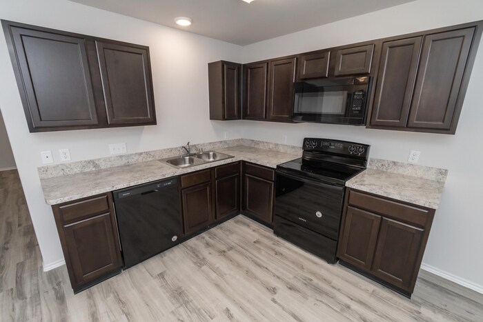 1020 Rice Dr in Bryan, TX - Building Photo