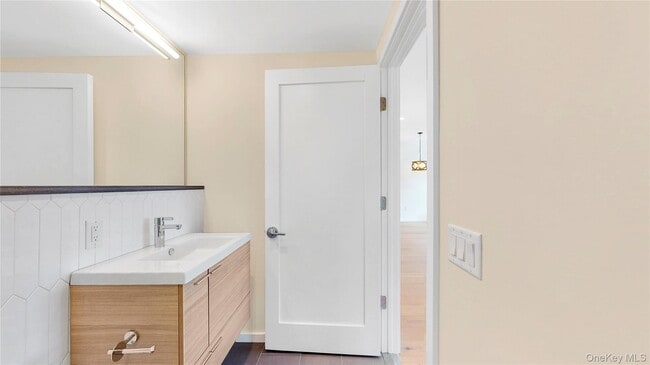 16 N Main St in Port Chester, NY - Building Photo - Building Photo