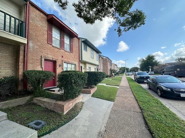 7700 Creekbend Dr in Houston, TX - Building Photo