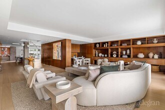 118 E 60th St in New York, NY - Building Photo - Building Photo