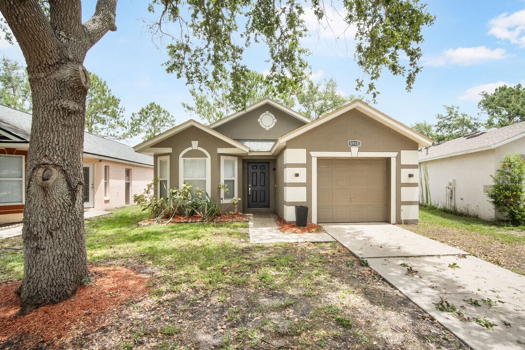 6917 Exeter Park Pl in Apollo Beach, FL - Building Photo