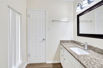 12726 Westella Dr in Houston, TX - Building Photo - Building Photo
