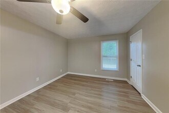 135 Mill Pointe Dr in Dallas, GA - Building Photo - Building Photo