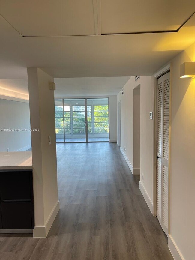 3151 S Palm Aire Dr in Pompano Beach, FL - Building Photo - Building Photo
