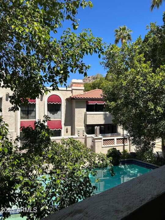 7557 N Dreamy Draw Dr in Phoenix, AZ - Building Photo