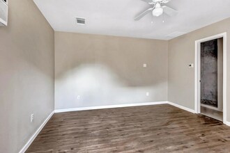 2351 Longhorn St in Dallas, TX - Building Photo - Building Photo