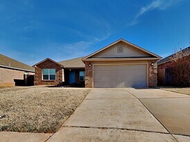 2716 Demotte Dr in Yukon, OK - Building Photo