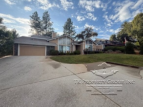 17574 Patricia Way in Grass Valley, CA - Building Photo - Building Photo