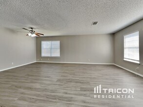 931 Whispering Hollow Dr in Kyle, TX - Building Photo - Building Photo