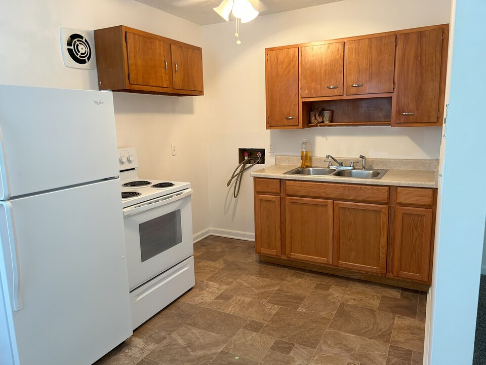 2503 Hermitage Way, Unit # 3 in Louisville, KY - Foto de edificio