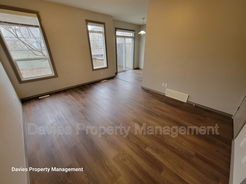 735-785 85 St SW in Edmonton, AB - Building Photo