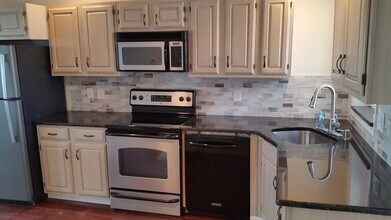815 Wharton St, Unit Upper in Philadelphia, PA - Building Photo - Building Photo