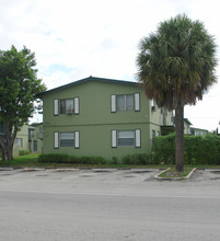 2500 NW 8th Pl in Fort Lauderdale, FL - Building Photo - Building Photo