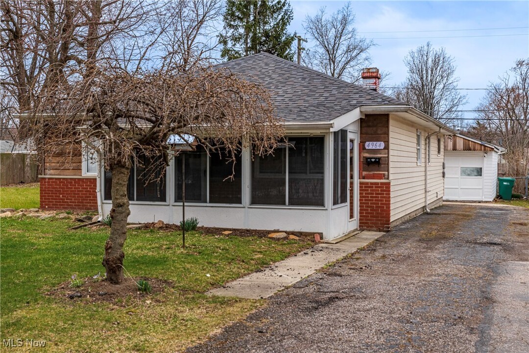 4964 Orchard Rd in Mentor, OH - Building Photo