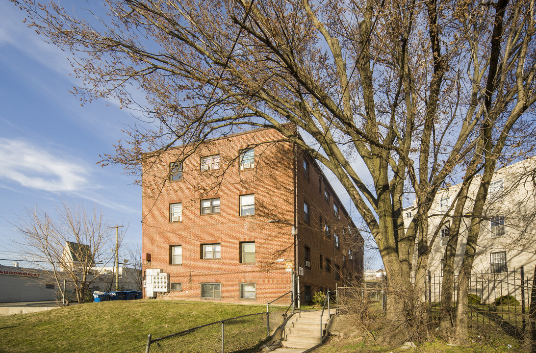 4540 Benning Rd SE in Washington, DC - Foto de edificio