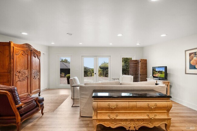 1244 N Fitch Mountain Rd in Healdsburg, CA - Building Photo - Building Photo