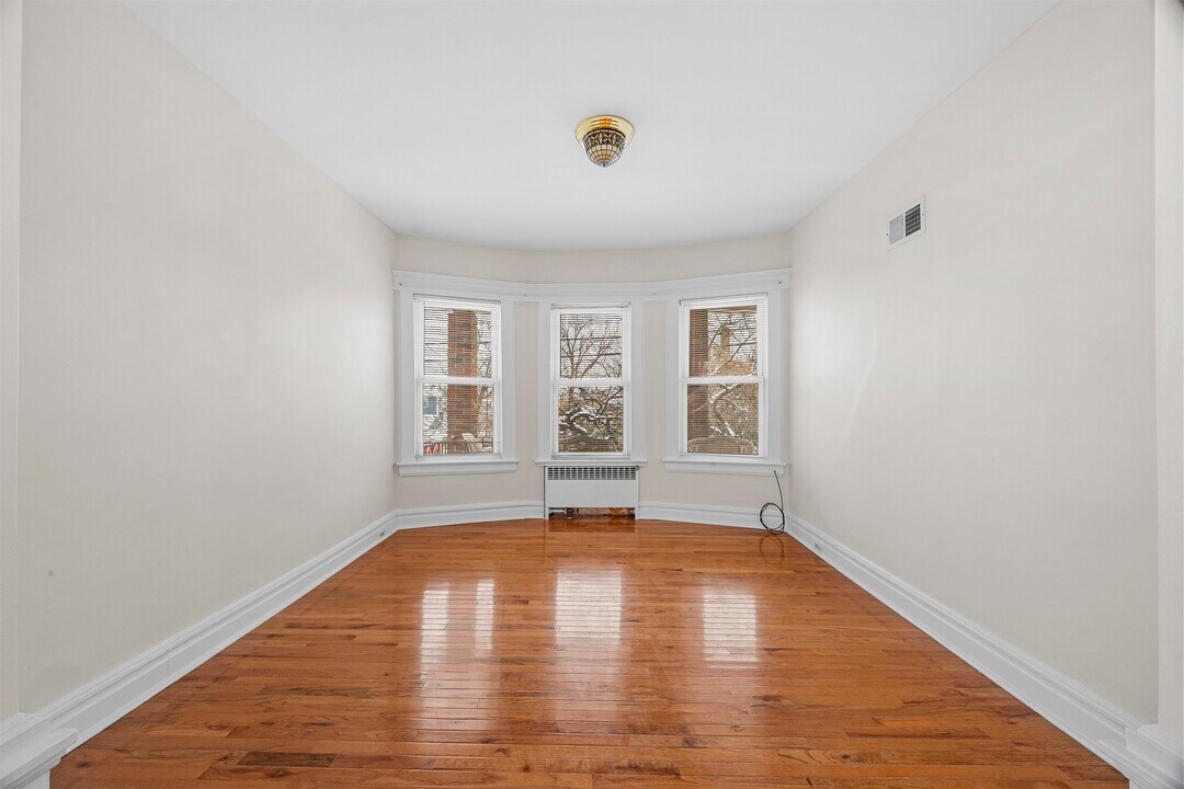 287 Hornblower Ave in Belleville, NJ - Foto de edificio