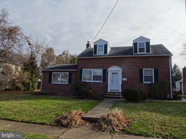 property at 27 W 7th St