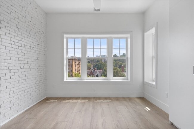 1571 Beacon St, Unit 2 in Brookline, MA - Building Photo - Building Photo