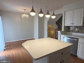 5327 Abbeywood Ct, Unit 06-3212F in Rosedale, MD - Foto de edificio - Building Photo