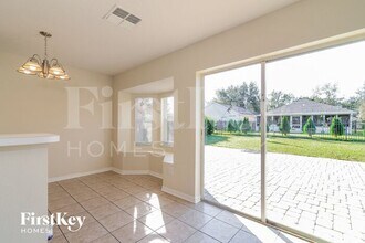 6173 Skylarkcrest Dr in Lithia, FL - Building Photo - Building Photo