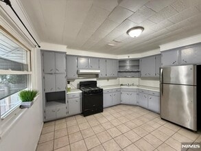 215 William St, Unit 1 in Harrison, NJ - Foto de edificio - Building Photo