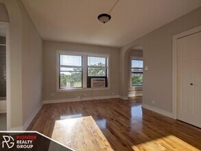 560 W Arlington, Unit 504 in Chicago, IL - Foto de edificio - Building Photo