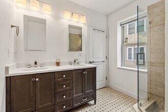 236 E St, Unit 1 in Boston, MA - Building Photo - Building Photo