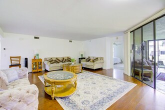 18258 Covina Way in Boca Raton, FL - Foto de edificio - Building Photo