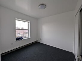 5-28 B 32nd St in Queens, NY - Building Photo