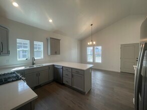 6442 S Jordan Pkwy in South Jordan, UT - Building Photo - Building Photo