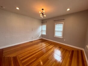 193 Mount Hope Ave, Unit #2 in Fall River, MA - Foto de edificio - Building Photo