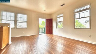 1136 Taraya Terrace in Hercules, CA - Building Photo - Building Photo