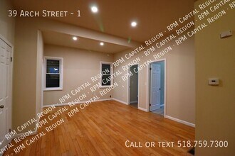 39 Arch St in Green Island, NY - Building Photo - Building Photo