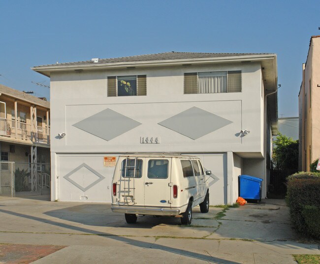 1444 S Holt Ave in Los Angeles, CA - Foto de edificio - Building Photo