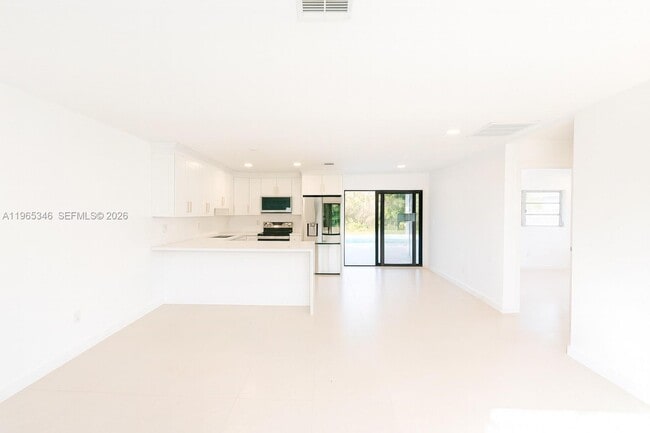 4671 SW 43rd Terrace in Fort Lauderdale, FL - Building Photo - Building Photo